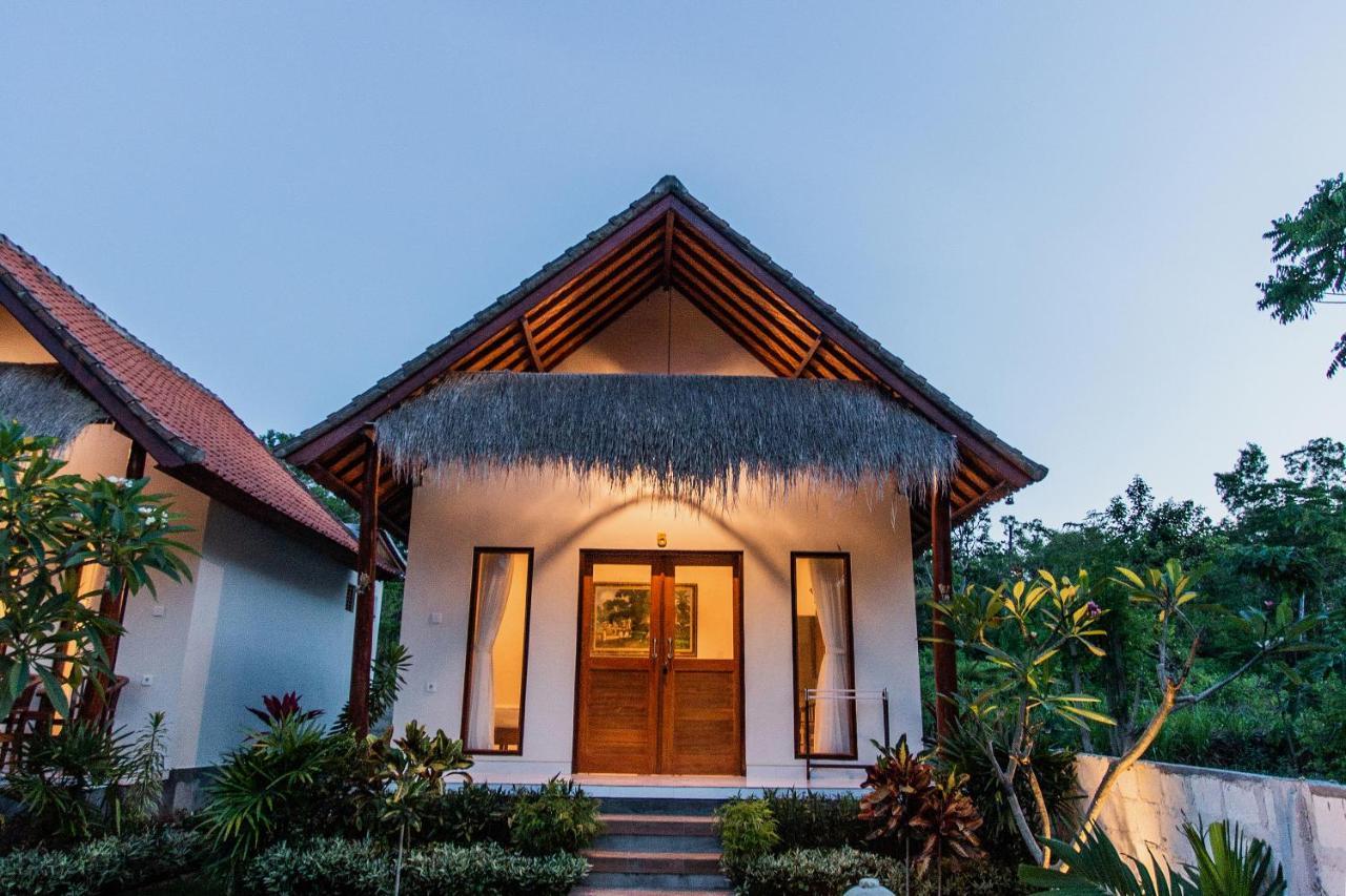 Camar Cottage & Hostel Toyapakeh Exterior photo