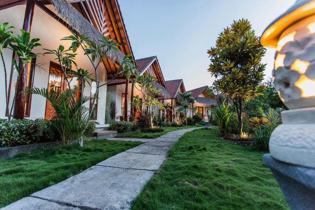 Camar Cottage & Hostel Toyapakeh Exterior photo