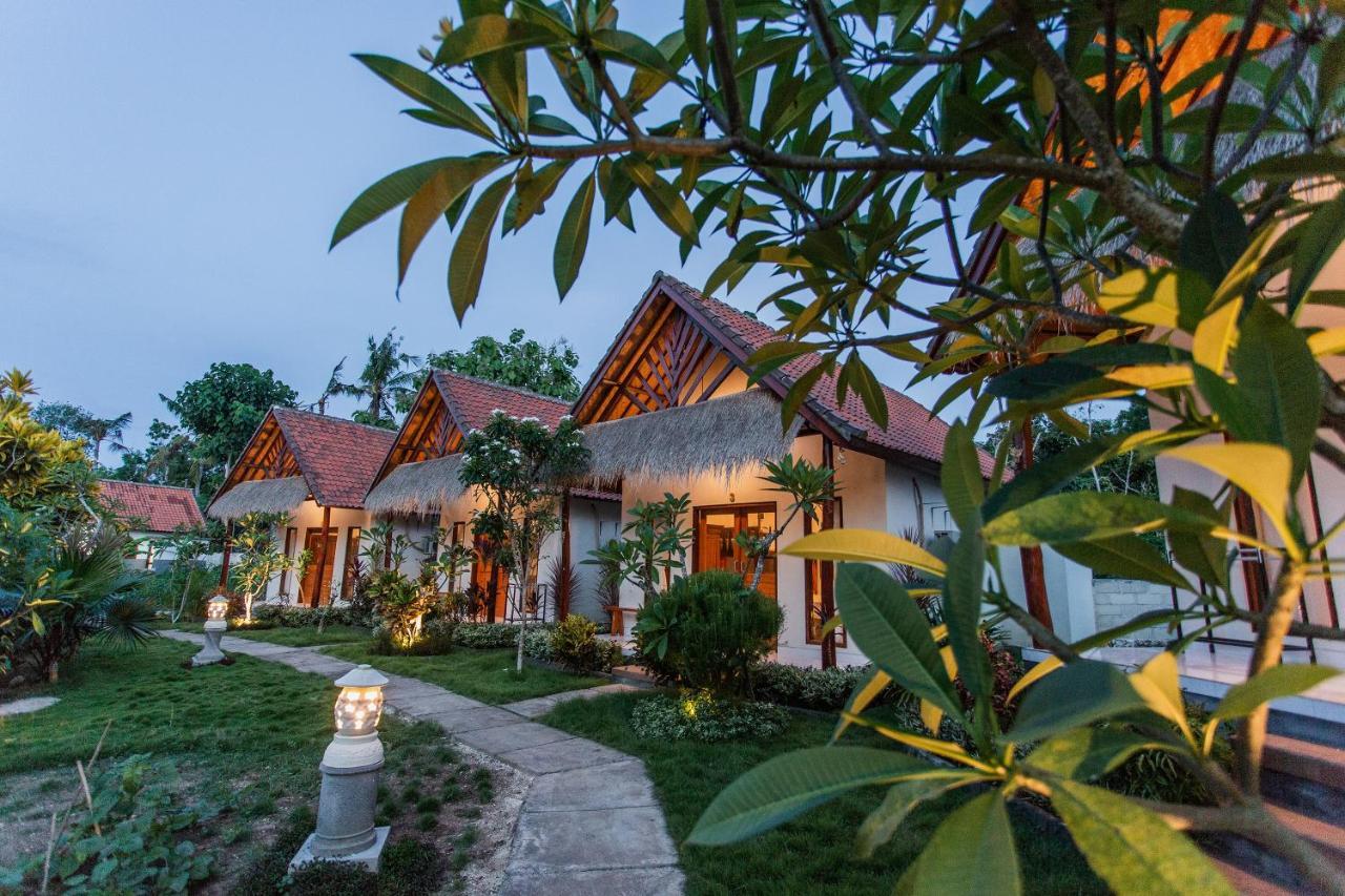 Camar Cottage & Hostel Toyapakeh Exterior photo